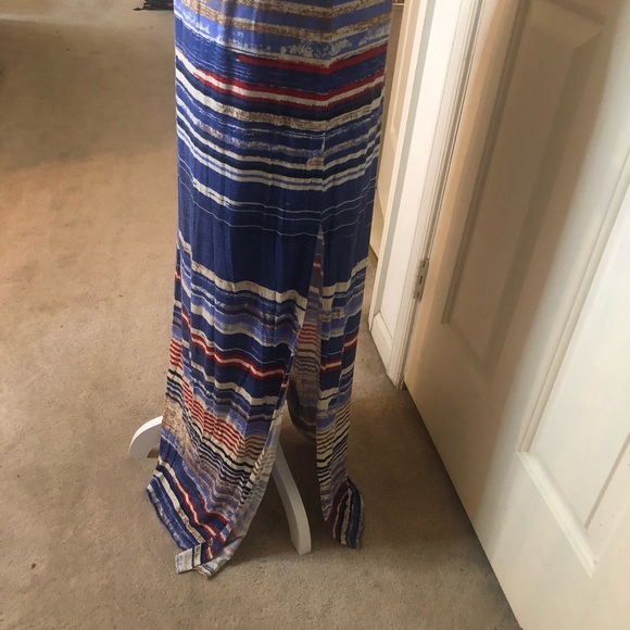 Maxi Dress. High slit in back, looks beautiful on. - Picture 5 of 5